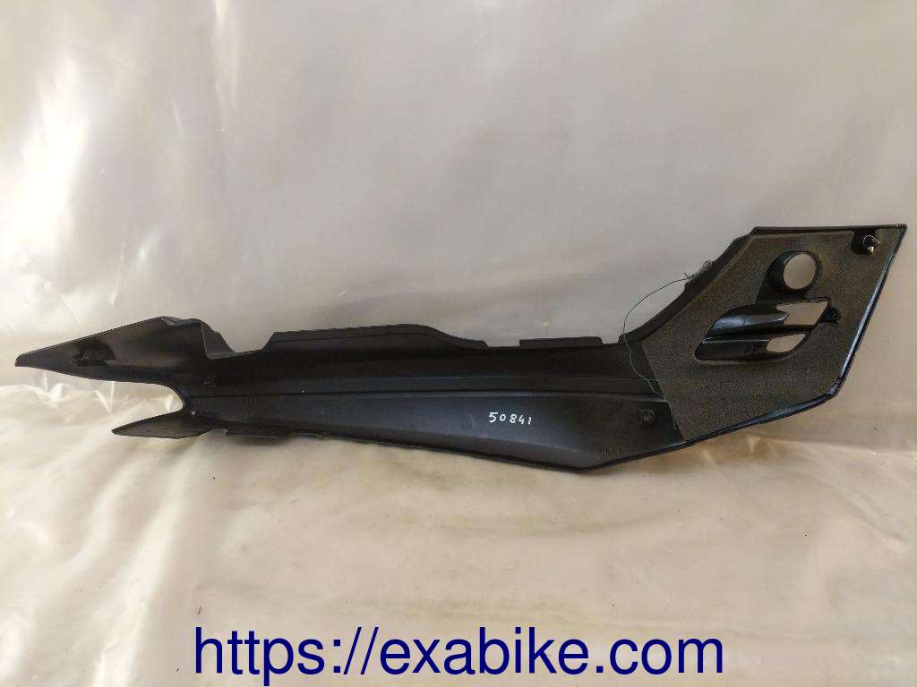 left rear cowl - tres propre Suzuki RF 900 - photo 2