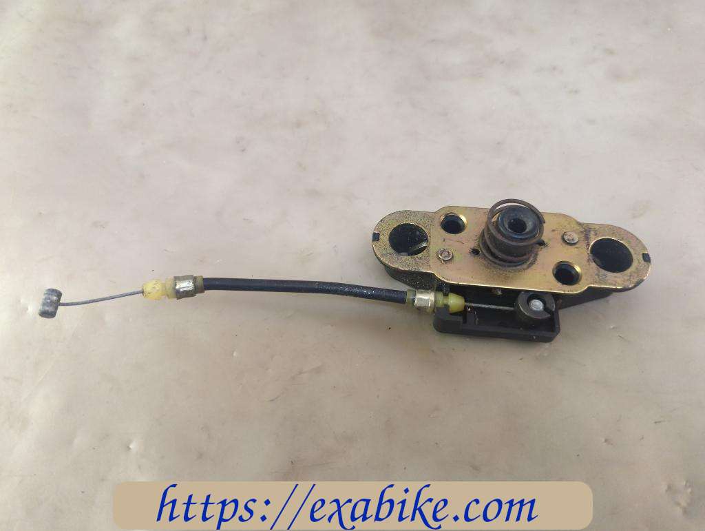 seat lock Suzuki GSXF 750 - photo 1