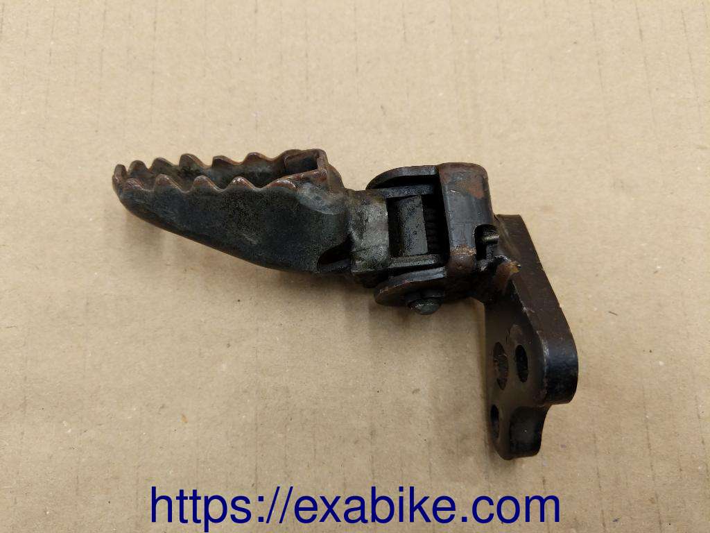 repose-pied avant gauche Yamaha 50 DTMX - photo 1