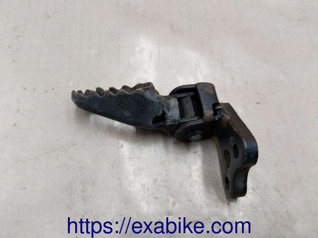 repose-pied avant gauche Yamaha XT 350 - photo 1
