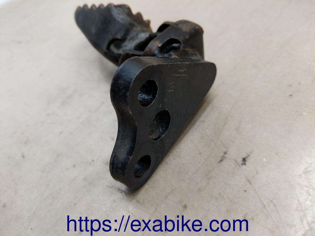 repose-pied avant gauche Yamaha XT 350 - photo 3