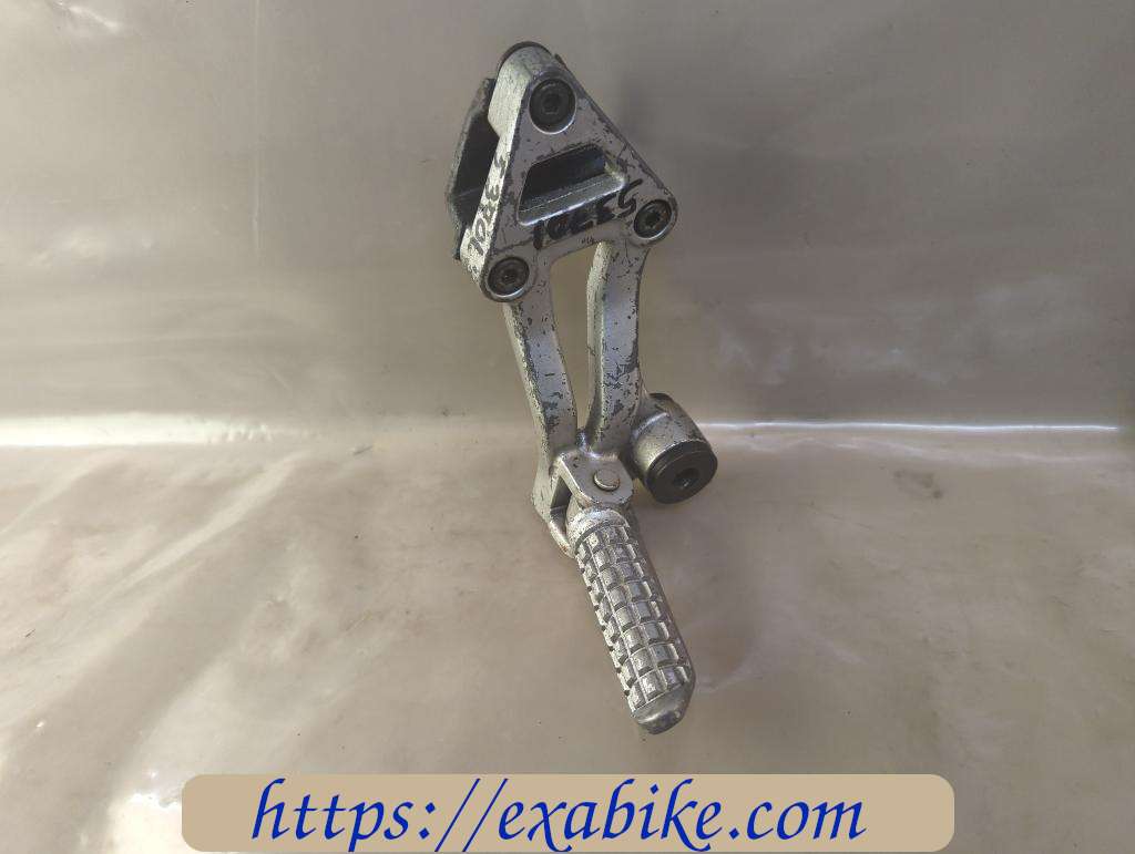 rear right older step Kawasaki ZZR 1100 - photo 1