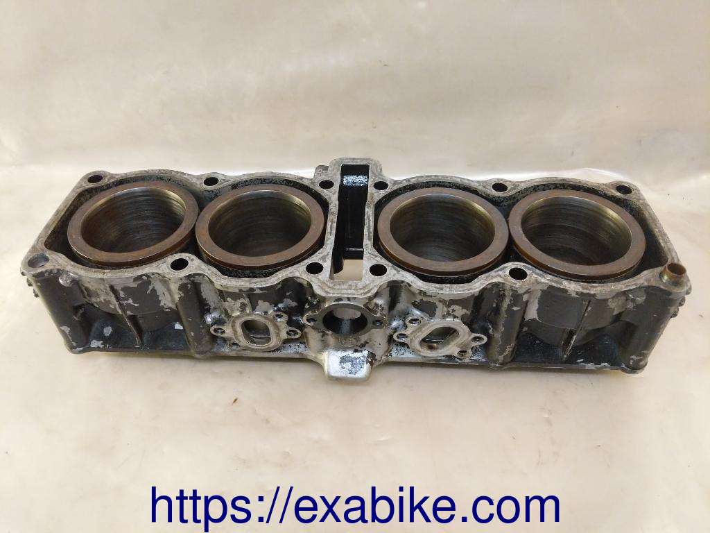 cylinder bloc Yamaha FZ 750 - photo 2