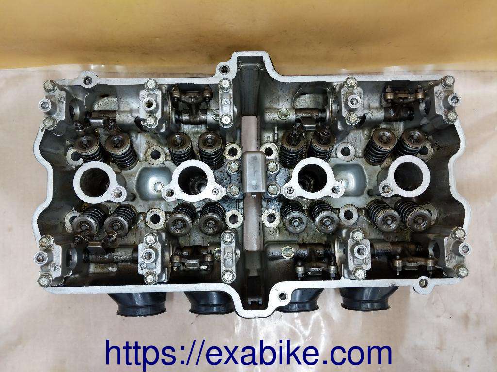 cylinder head Suzuki GSXF 750 - photo 2