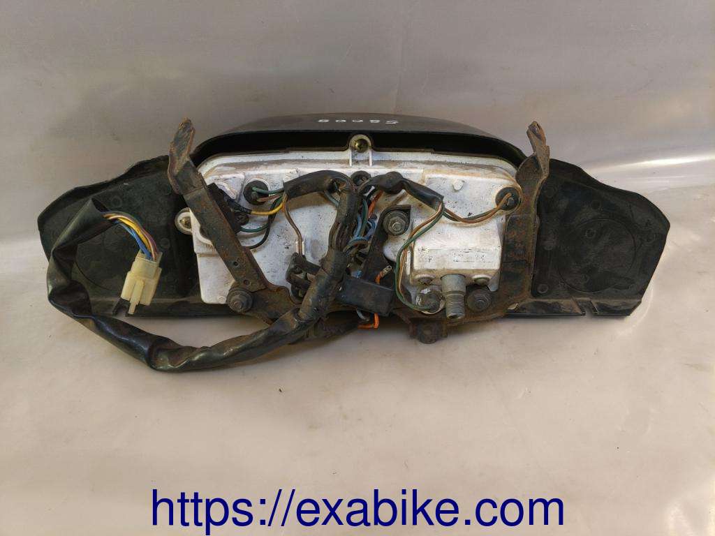 dashboard Honda VF 400 F - photo 4