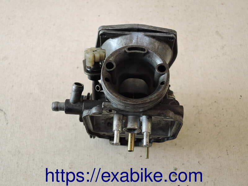 carburetor body, right Suzuki GS400E - photo 1