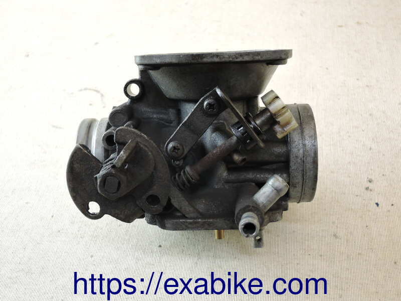 carburetor body, right Suzuki GS400E - photo 3