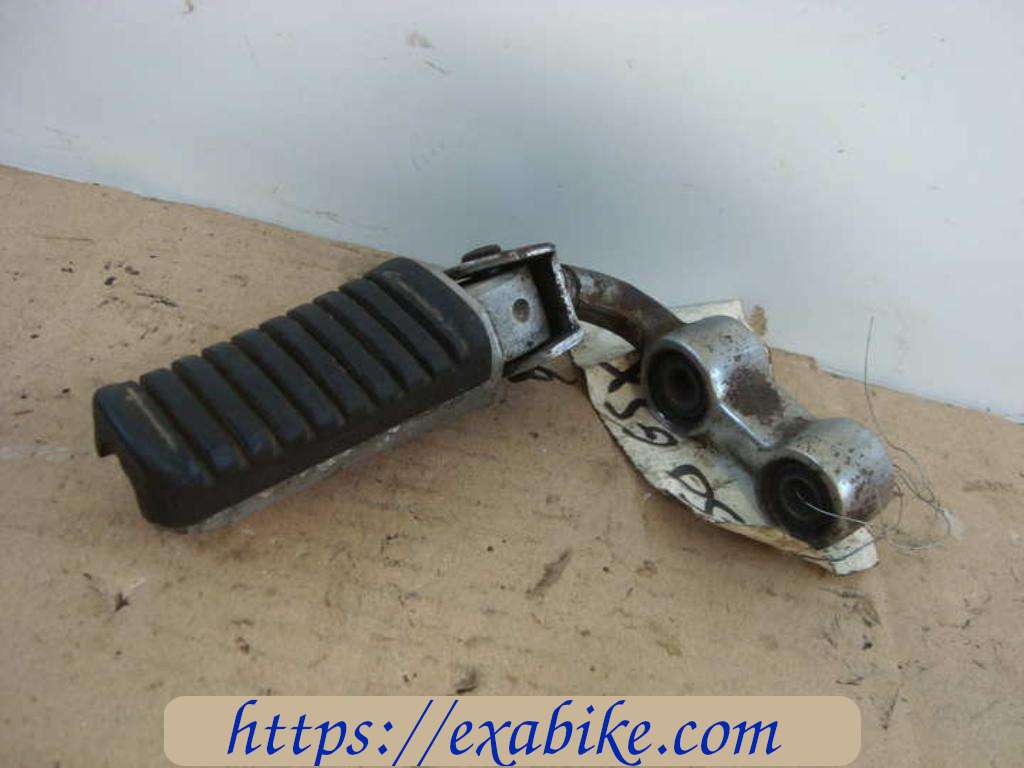 front left older step Suzuki GSX 750 - photo 1