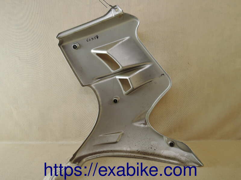 right middle cowl Yamaha FZS 600 Fazer - photo 2