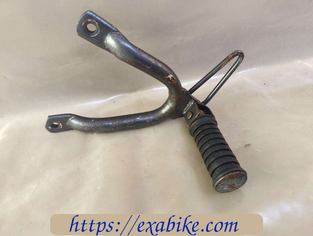 rear left older step Yamaha XT 600 - photo 1