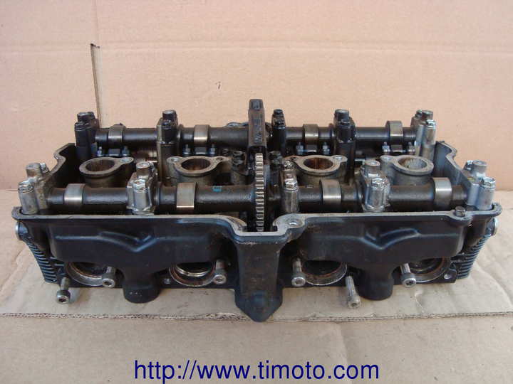 cylinder head Suzuki GSXF 600 - photo 2