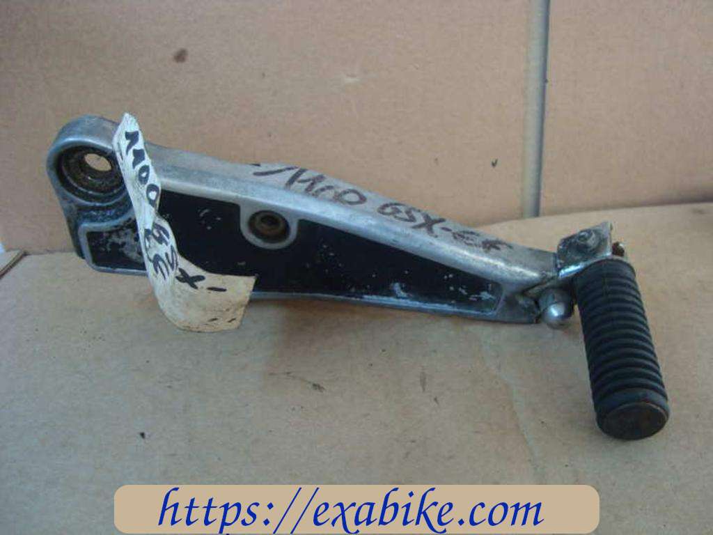 left older step Suzuki GSX1100E - photo 1