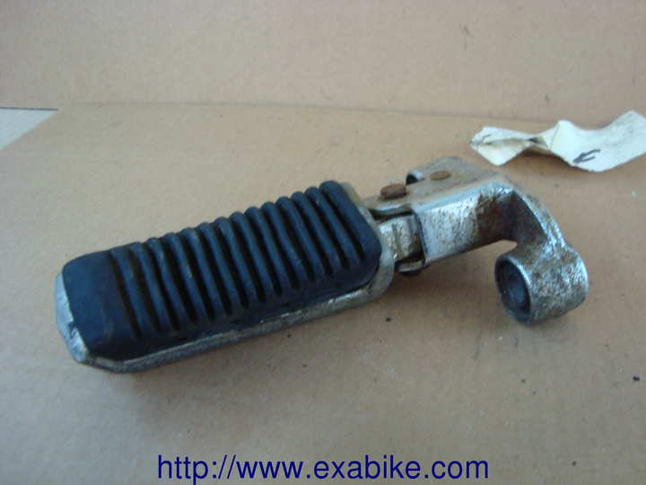 front left footrest Suzuki GSX 750 EF - photo 1
