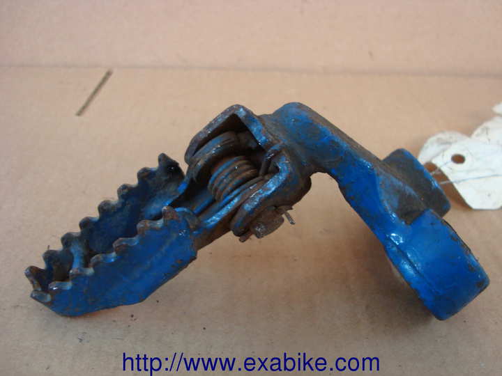 left older step with footrest Suzuki DR 600 - photo 1