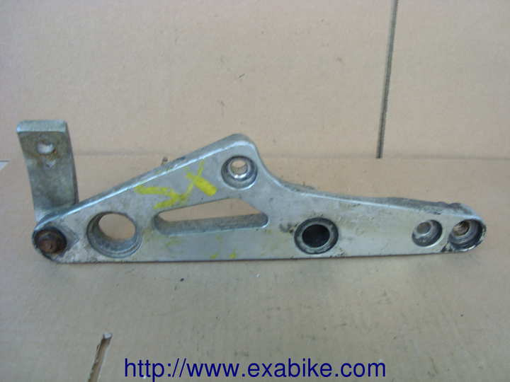 older step, right Yamaha XS 1100 - photo 1