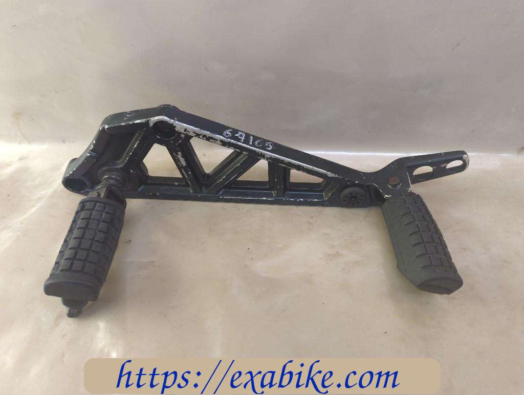 platine repose-pied gauche Honda VF500F - photo 1