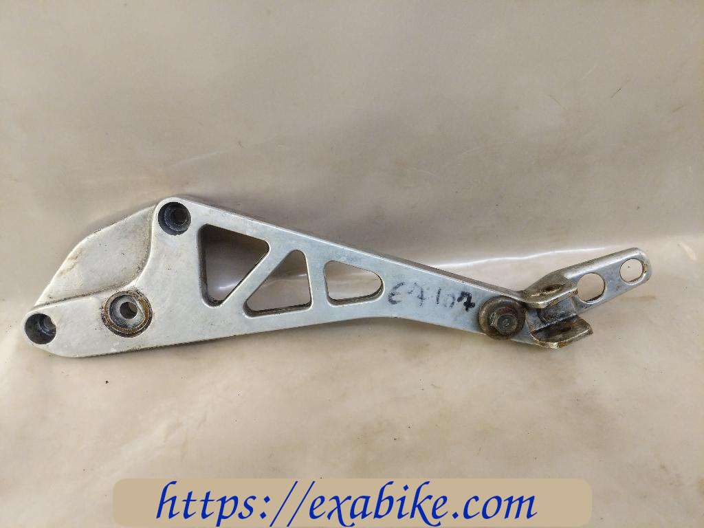 left older step Honda VF 400 F - photo 1
