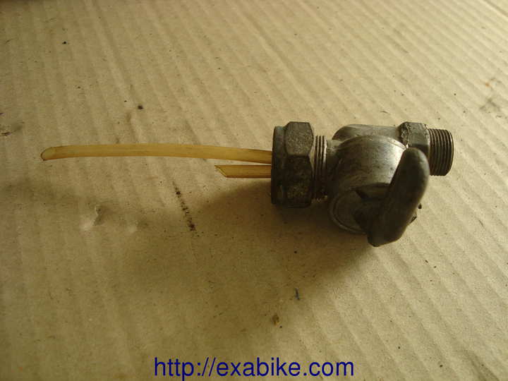 fuel tank tap Voir la photo ou référence modele a identifier - photo 1