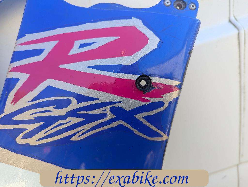 right middle cowl Suzuki GSXR 750 - photo 3