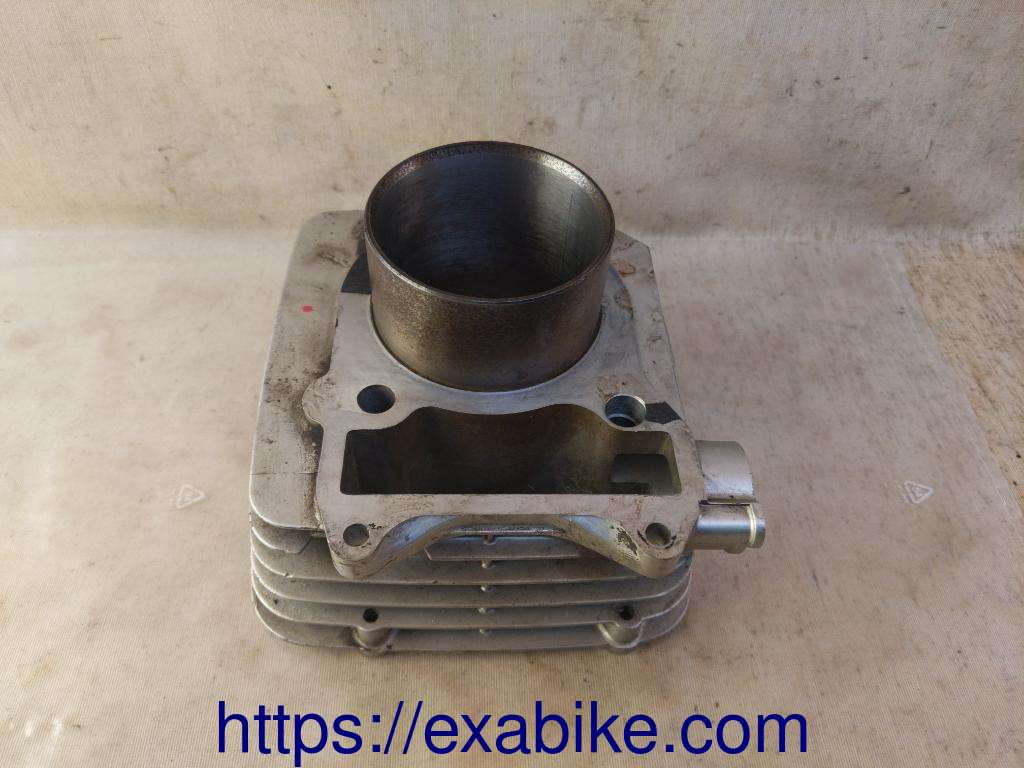 cylinder nude Suzuki GN 250 - photo 2