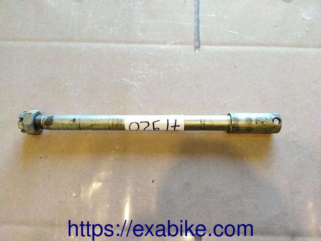 front wheel axle Yamaha XZ 550 - photo 1