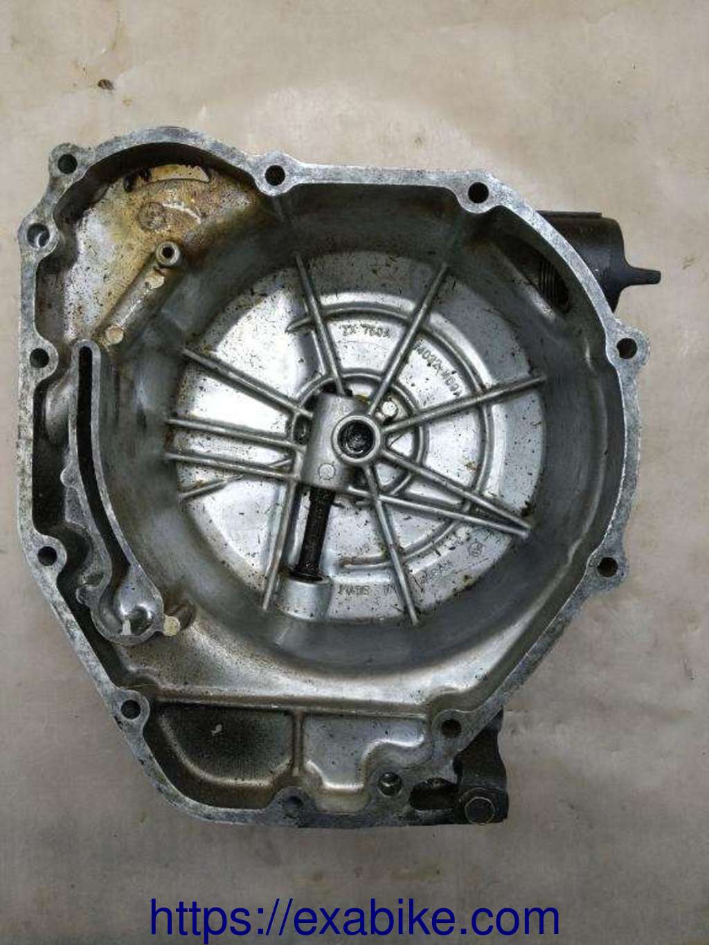 carter d'embrayage Kawasaki GPZ 750 ZX - photo 2