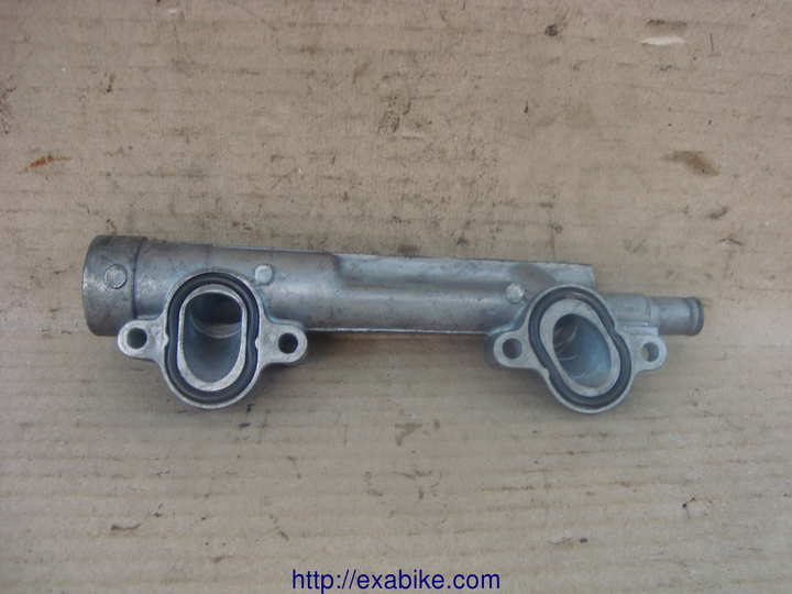 canalisation d'eau Yamaha YZF 750 - photo 1