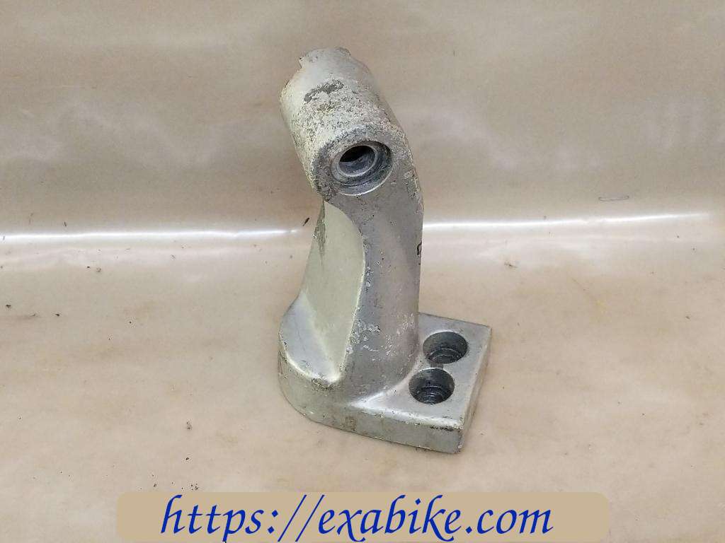 handlebar bracket, right Kawasaki GPZ 500 - photo 1