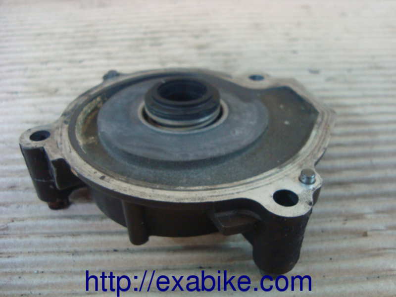 corps de pompe à eau Yamaha XTZ 750 - photo 1