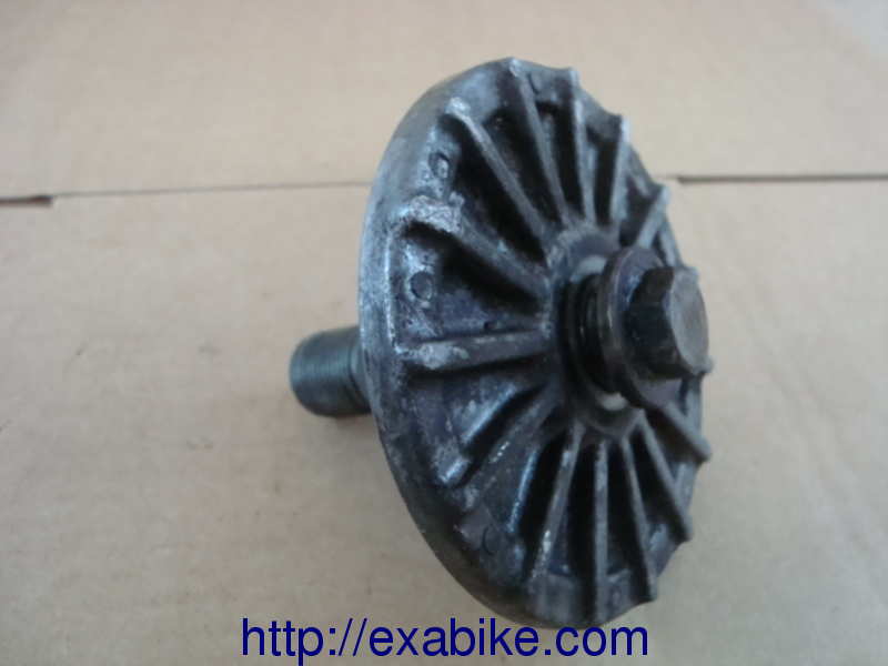 oil filter cover Honda GL 1100 Goldwing - photo 1