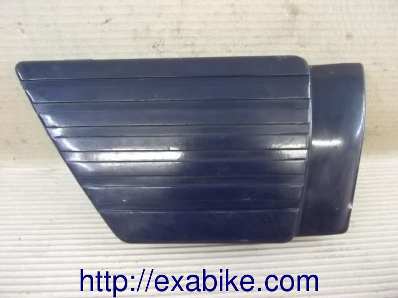 cache latéral droit Suzuki GSX 400 - photo 1