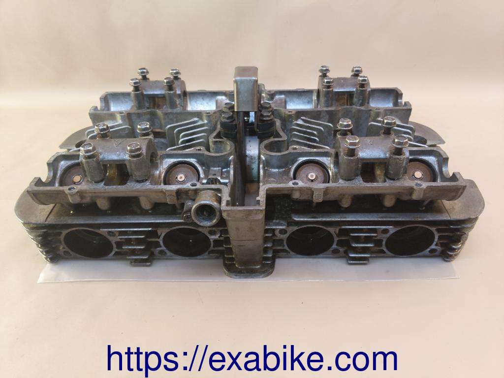 cylinder head Suzuki GSX 750 - photo 1