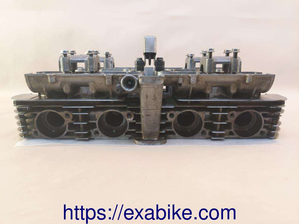 cylinder head Suzuki GSX 750 - photo 2