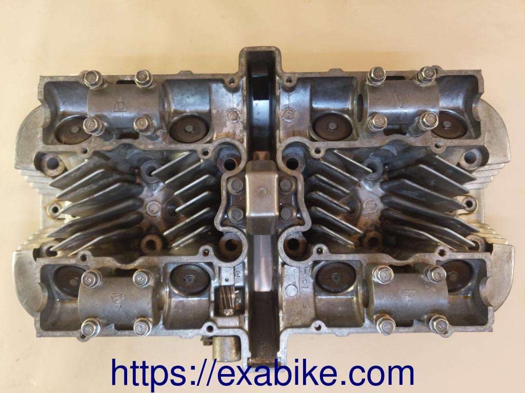 cylinder head Suzuki GSX 750 - photo 3