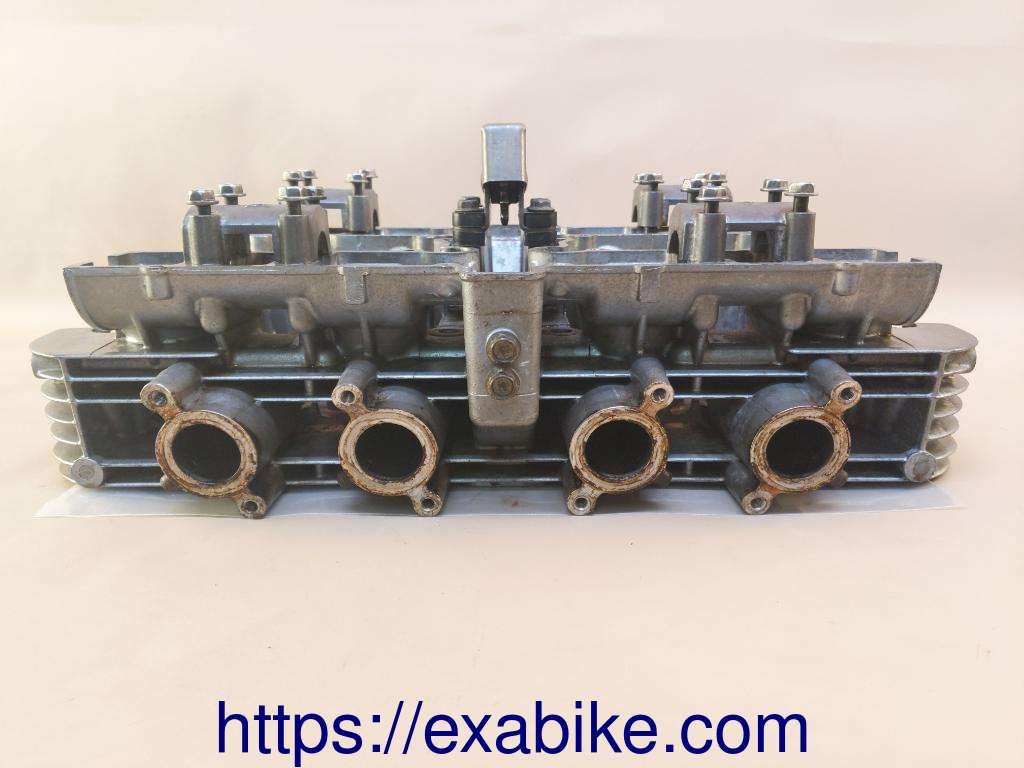 cylinder head Suzuki GSX 750 - photo 4