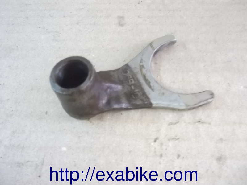 gearbox fork Suzuki Bandit 1200 - photo 1