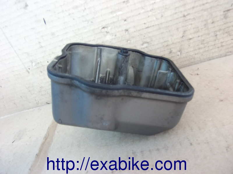 cylinder head cover Honda CBR 125 - photo 2