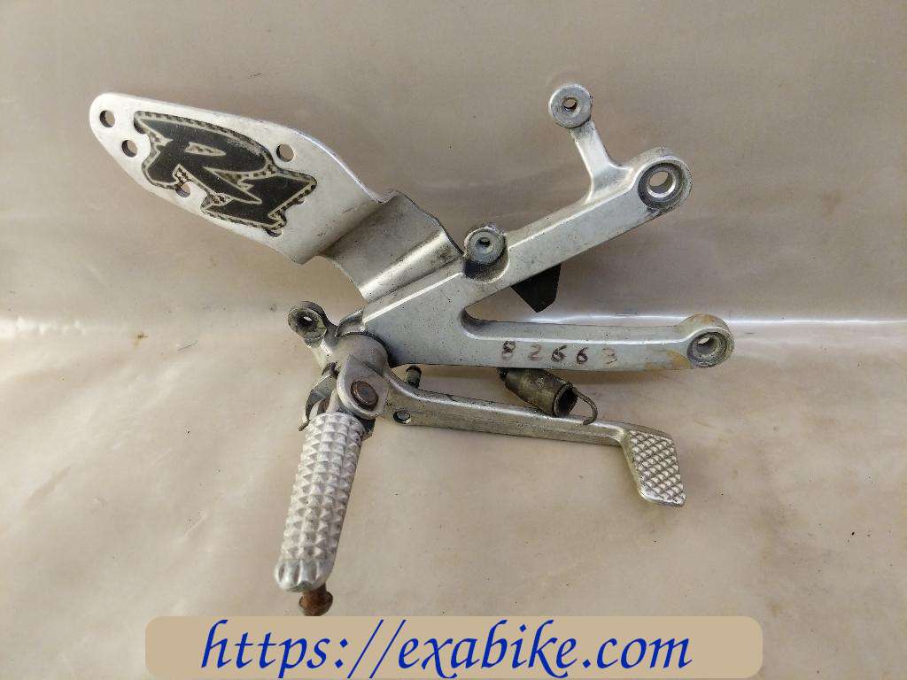 footrest stay, right YAMAHA 1000 R1 - photo 1