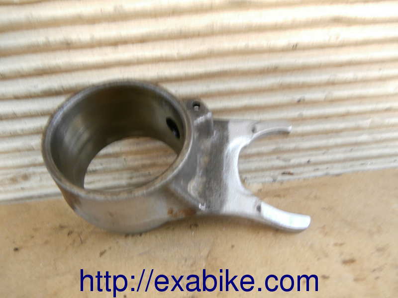 gearbox fork Kawasaki GPZ 500 - photo 1