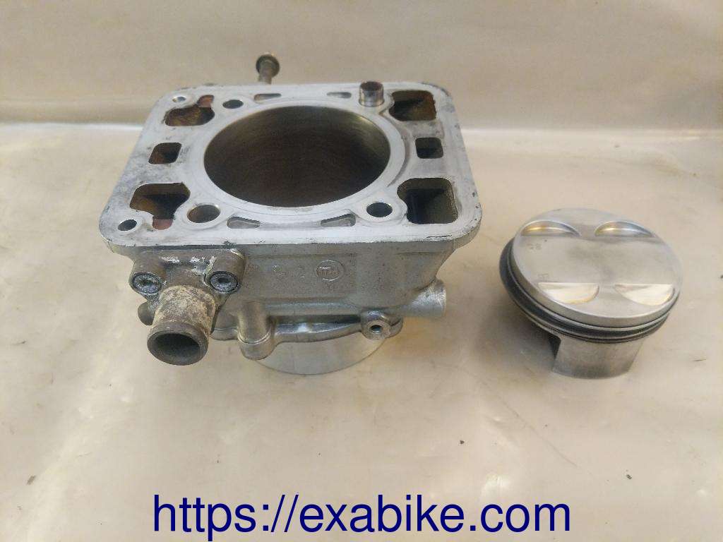 cylindre horizontal Ducati 748 - photo 2