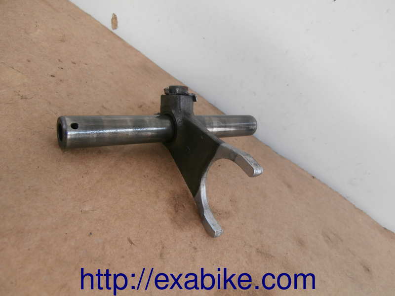 gearbox fork, center Honda XLR 600 - photo 1