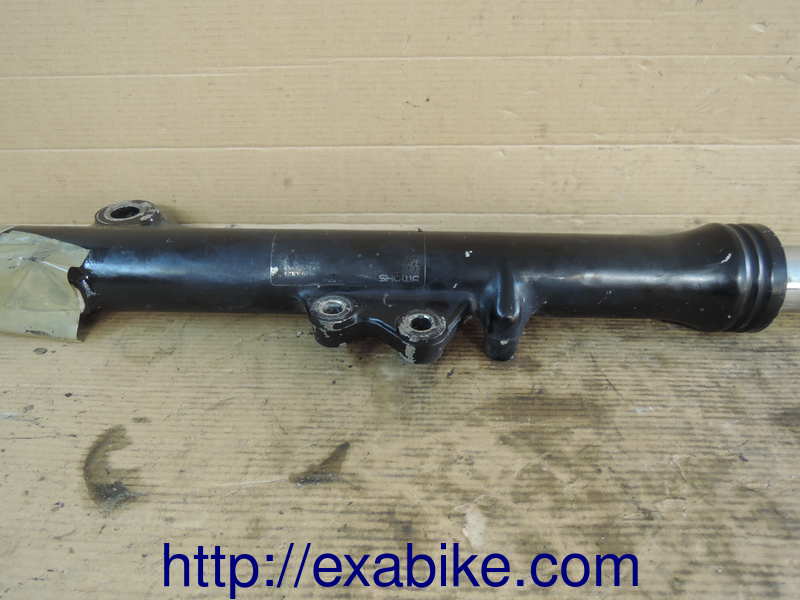 left fork Yamaha XJ 750 Seca - photo 2